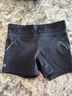 Athleta Women's Black Cross It Shortie Athletic Shorts Size S EUC